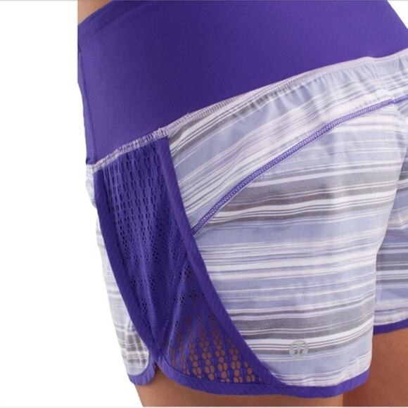 Lululemon Run: Sun Sprinter 4” Short in Elevation Stripe Bruised Berry Size 8 - Picture 3 of 14